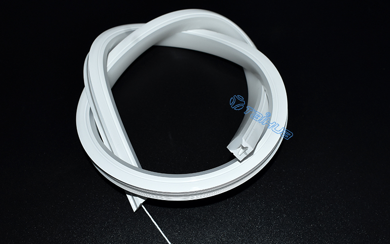 LED霓虹燈雙色硅膠套管穿pcb板有哪些注意事項(xiàng)？